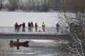 Hund und Person Eiseinbruch Koeln Fuehlinger See P007